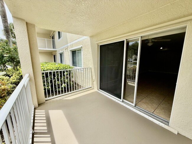 Building Photo - 181 SW Palm Dr
