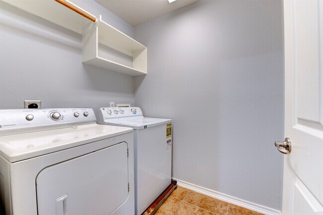 Building Photo - 47 Wickerdale Pl