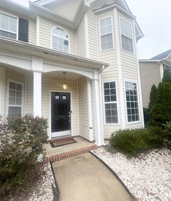 Building Photo - WELCOMING FOUR BEDROOM HOME IN WILLOWBROOKE