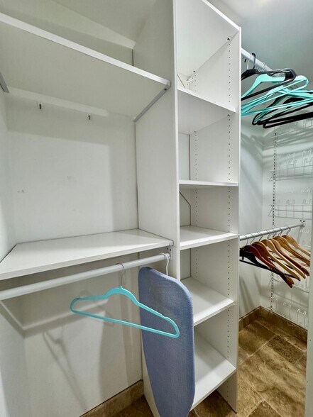 Building Photo - 2542 Monroe St