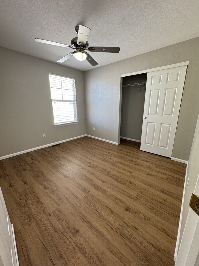 Building Photo - 1416 S Ensenada St