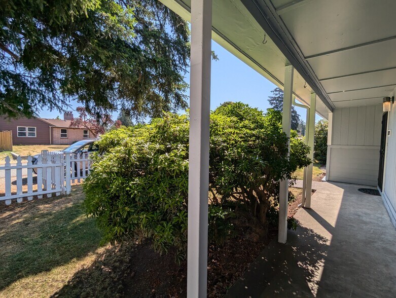 Building Photo - 821 S 117th St