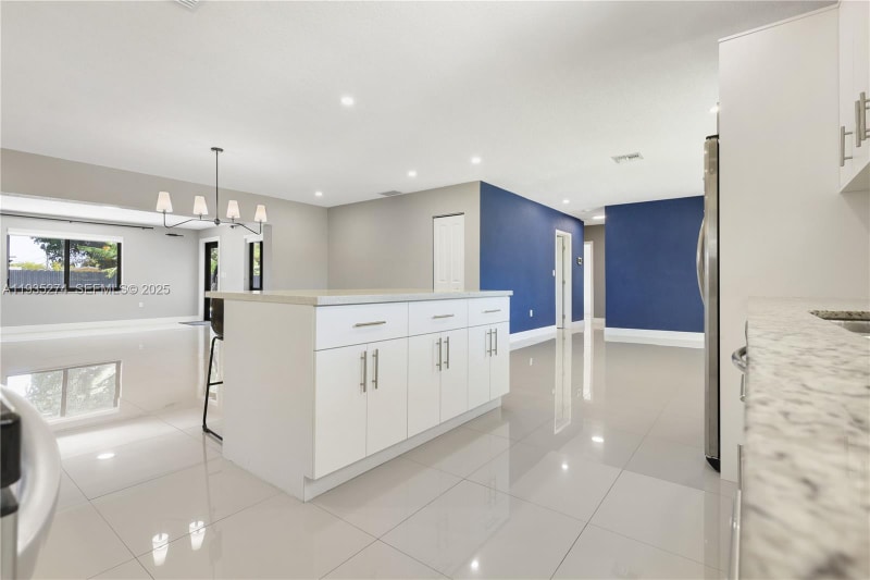 Building Photo - 4165 W 5th Ln