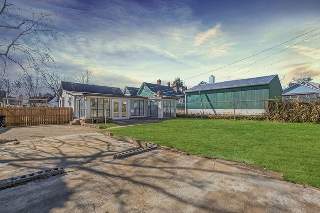 Building Photo - 908 Gilmore Ave