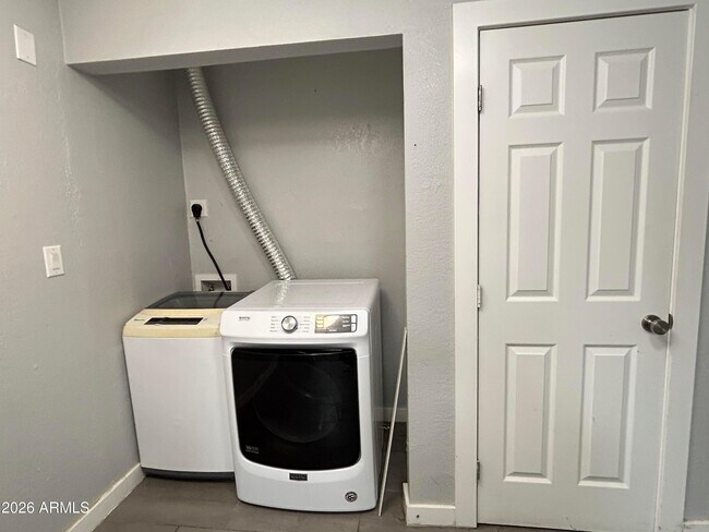 Building Photo - 9618 N 5th St