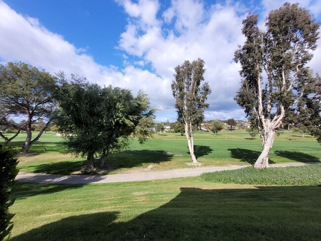 Building Photo - Comfortable Condo overlooking the golf cou...