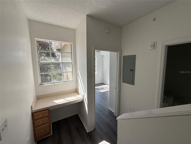 Building Photo - 5721 Bentgrass Dr