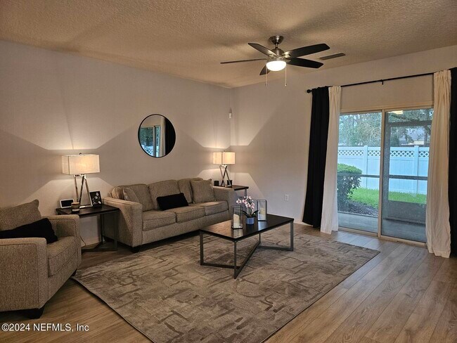 Building Photo - 3750 Silver Bluff Blvd
