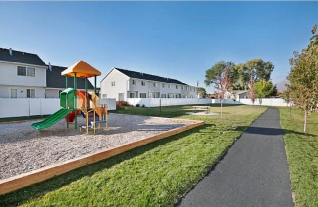 Building Photo - Beautiful Townhome in Prime Provo Location