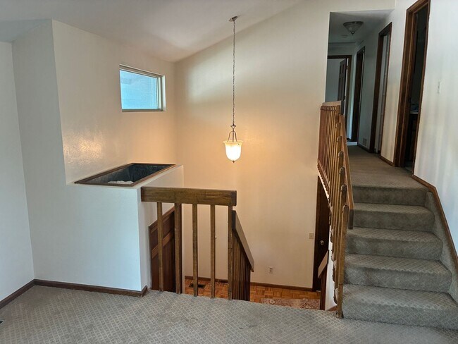 Building Photo - Beautiful 3-Bedroom, 3-Bath Home With Grea...
