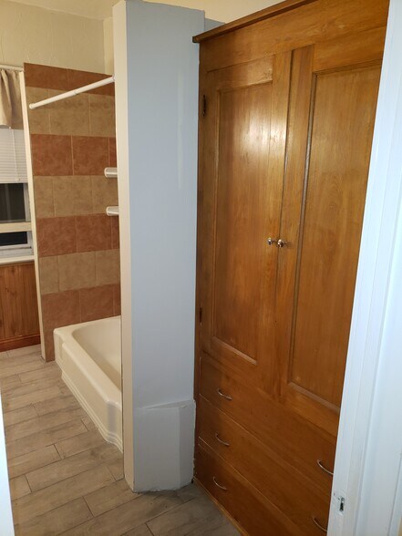 Building Photo - 417 5th Ave SE