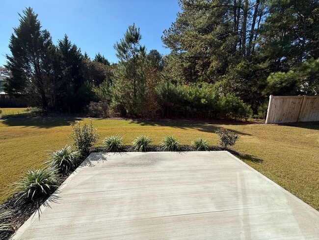 Building Photo - 4 Bedrooms, 2.5 Bathrooms - Home in Armuchee!