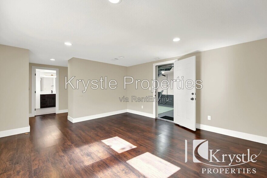 Building Photo - 105 Hill Dr