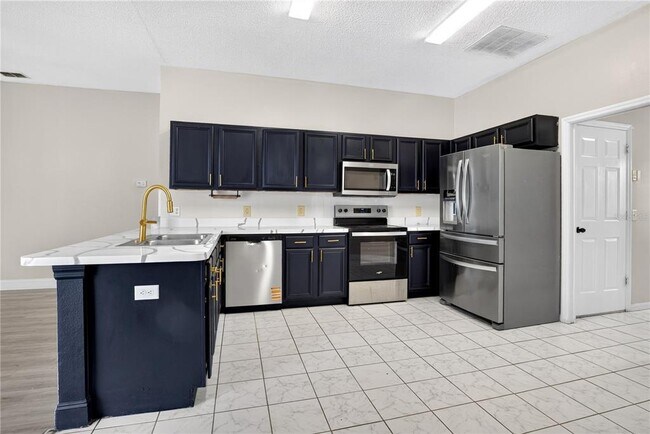 Building Photo - 121 Aurelia Ct