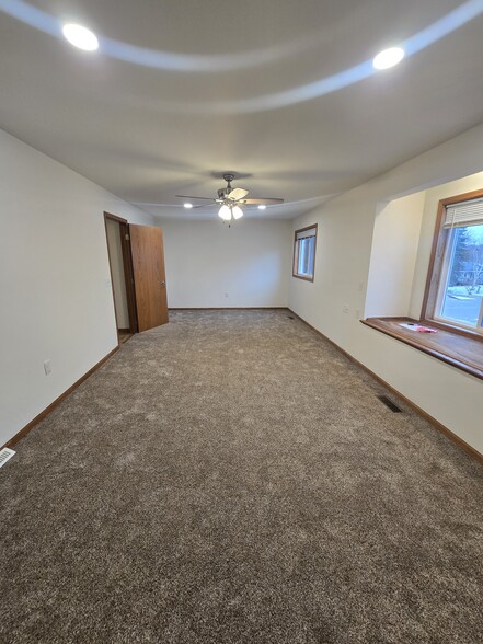Oversized main bedroom! - 1640 Terrill St