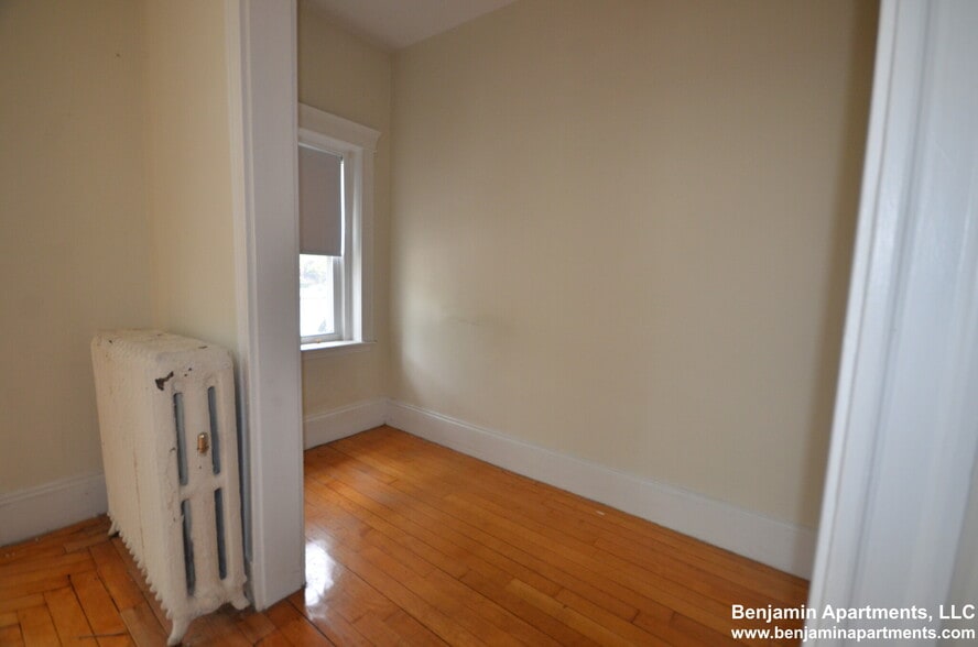 Building Photo - 1822 Beacon St