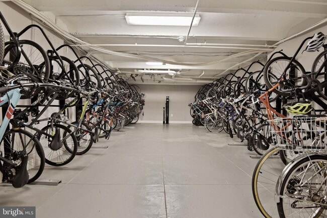 Building Photo - Dupont Circle Modern Studio Apartment In Historic Building W/Extra Storage!