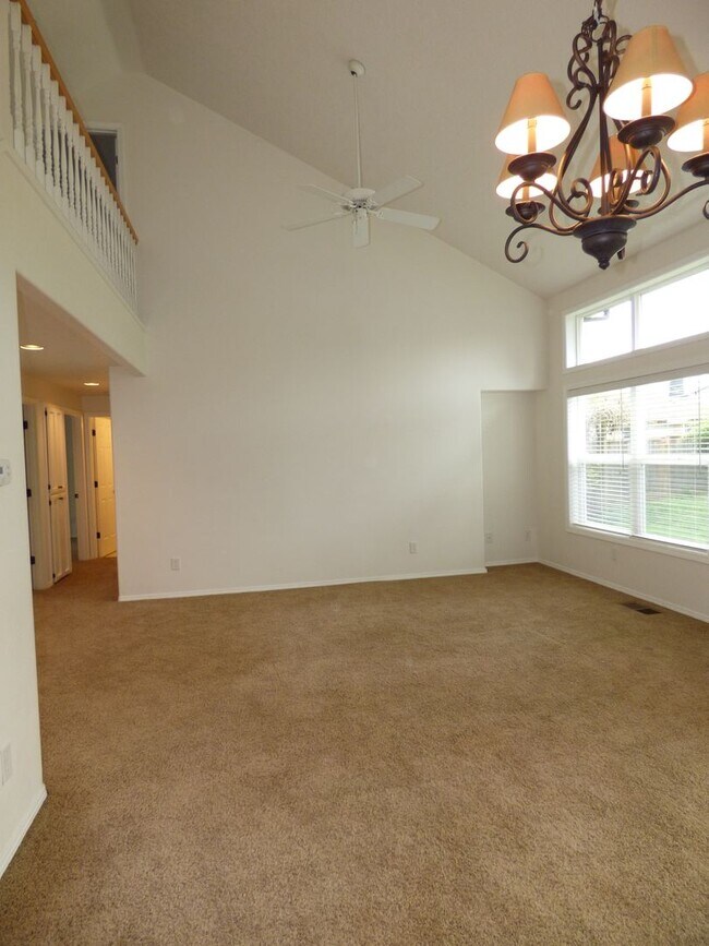 Building Photo - 3 Bed 2 bath home in North Salem!