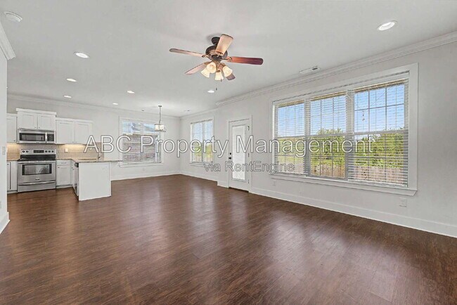 Building Photo - 3110 SW Riverstone Ave