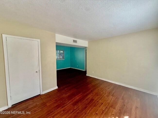Building Photo - 7118 Pellias Rd