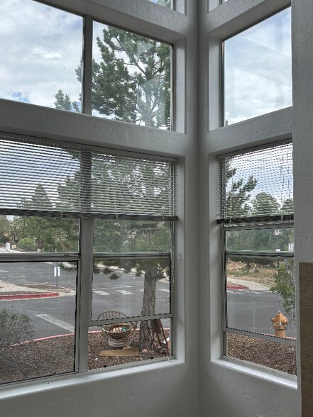 Building Photo - 1520 E Helen Way