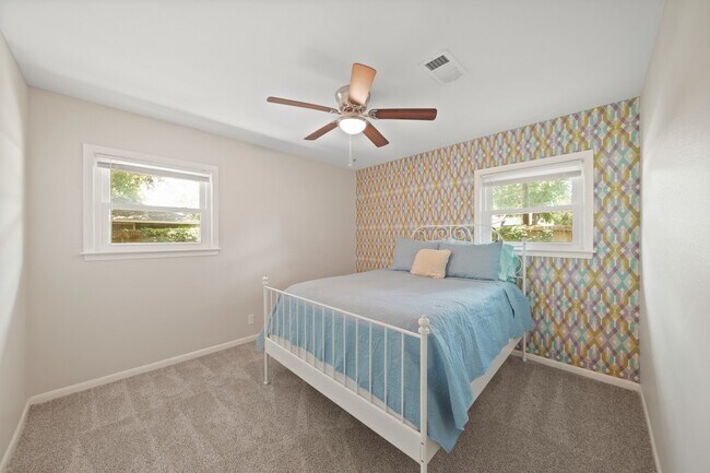 Building Photo - 5411 Meadow Creek Ln