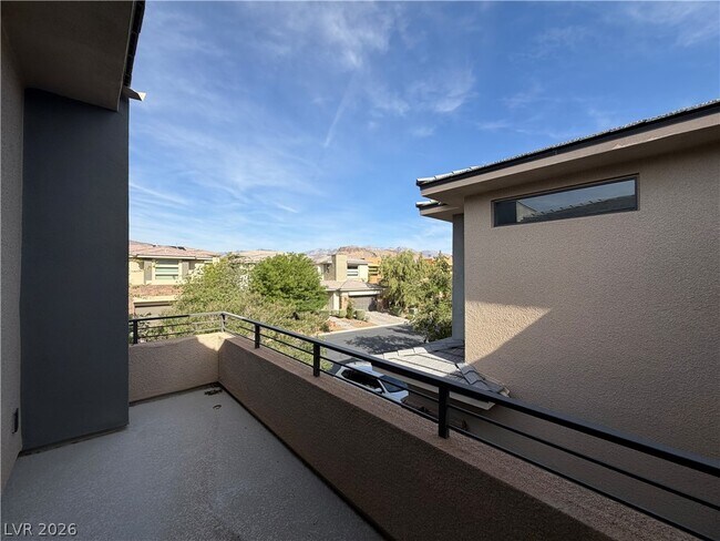 Building Photo - 66 Pristine Glen St