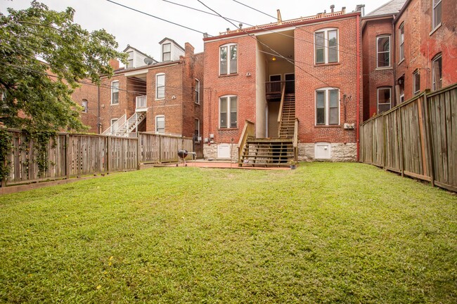 Building Photo - Fenced in backyard, in the heart of histor...