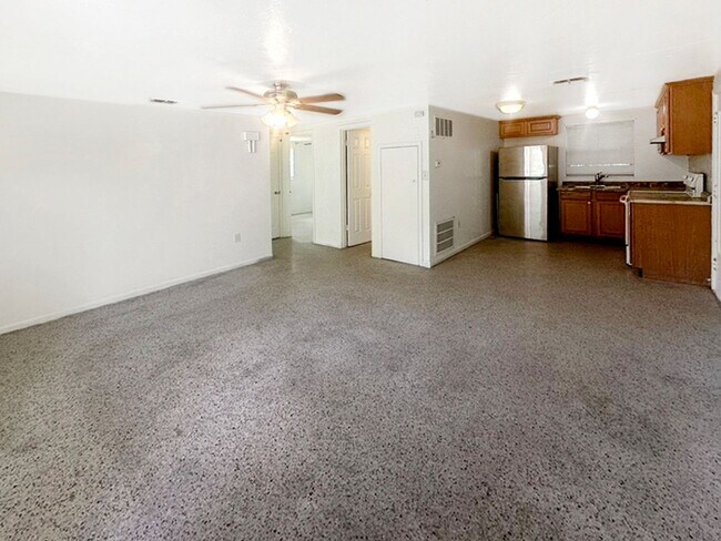 Building Photo - Pet-Friendly Rental Between University Pkw...