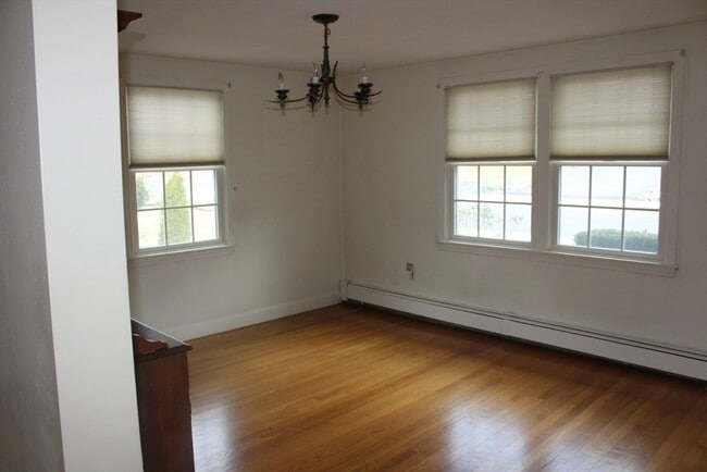 Building Photo - 28 Myrtle St