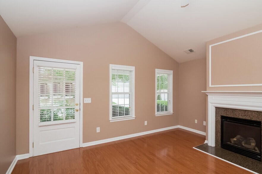 Building Photo - 164 Highland Falls Dr
