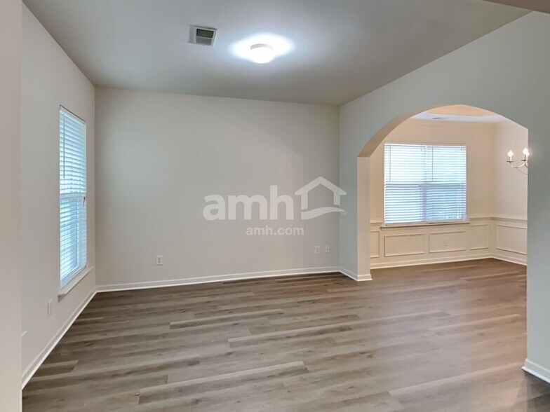 Building Photo - 1637 Bradmere Ln