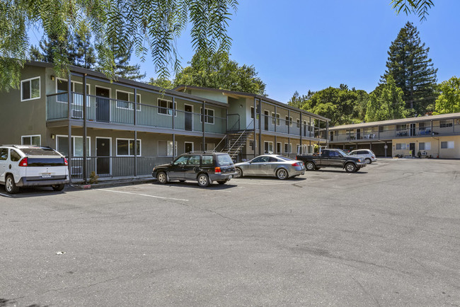 Building Photo - Hillview Apartments