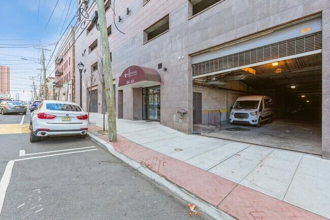 Building Photo - 809-815 22nd St
