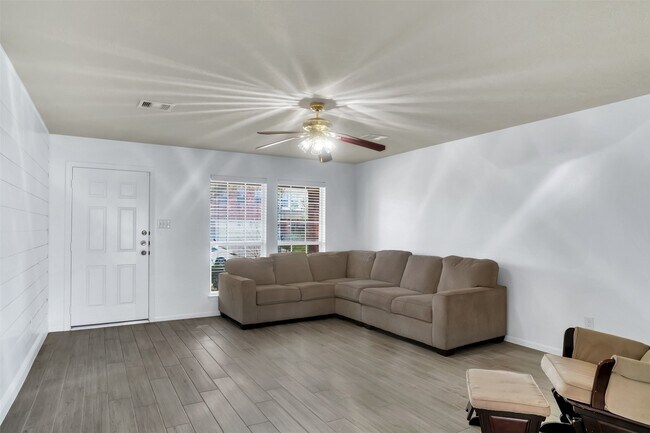 Building Photo - 15807 Little Miss Creek Dr