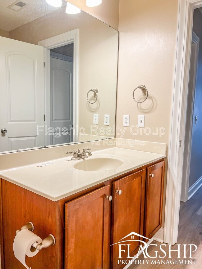 Building Photo - 2313 Sadler Dr