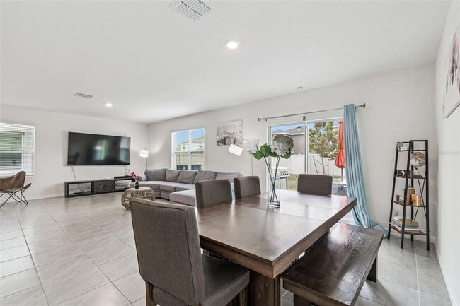 Building Photo - 5667 Chorleywood Ln