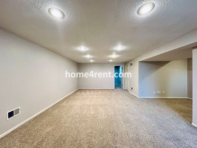 Building Photo - Beautiful Overland Park Home in Blue Valle...