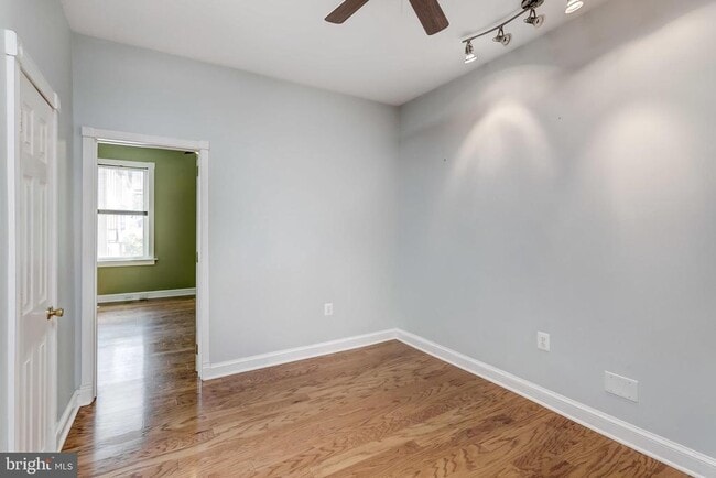 Building Photo - 806 S Clinton St