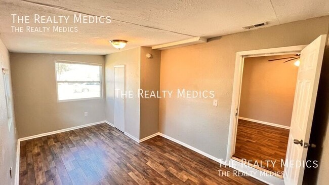 Building Photo - 854 Klondike Ave