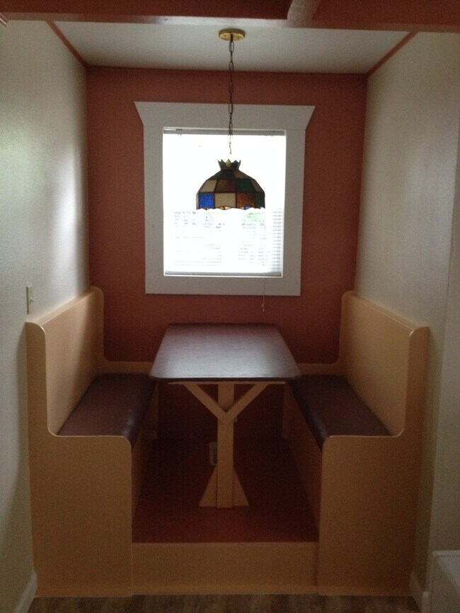 Kitchen Booth - 5006 8th Ave NE