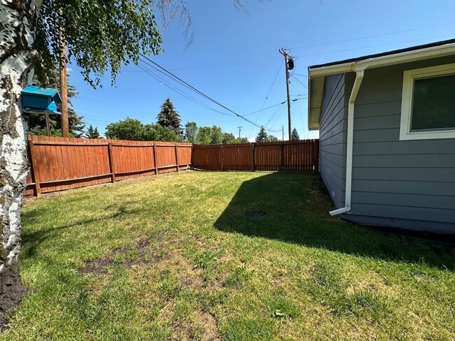 Building Photo - 5301 Bel Aire Dr