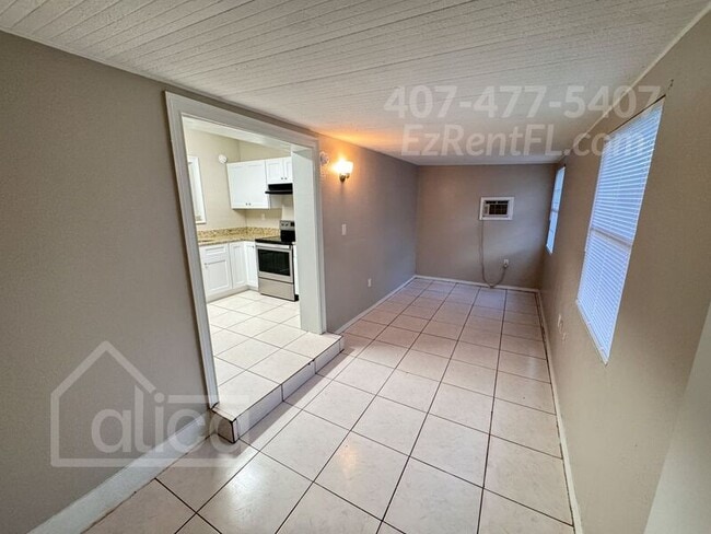 Building Photo - 4802 Burgundy Ln