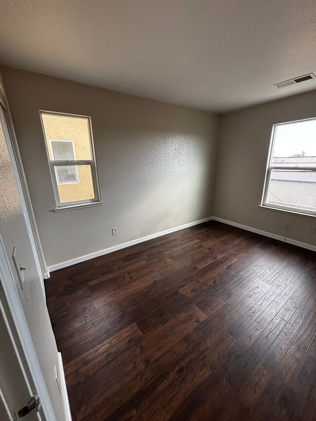 Building Photo - Newly Built Madera 4/3
