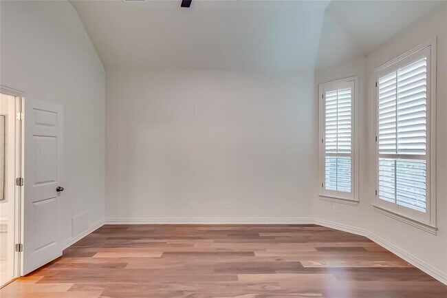 Building Photo - 11608 Spicewood Pkwy
