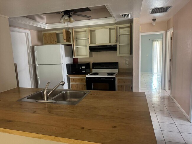 Building Photo - 517 SE 23rd Pl