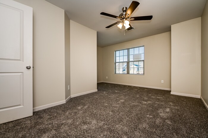 Building Photo - 2415 Marlin Dr