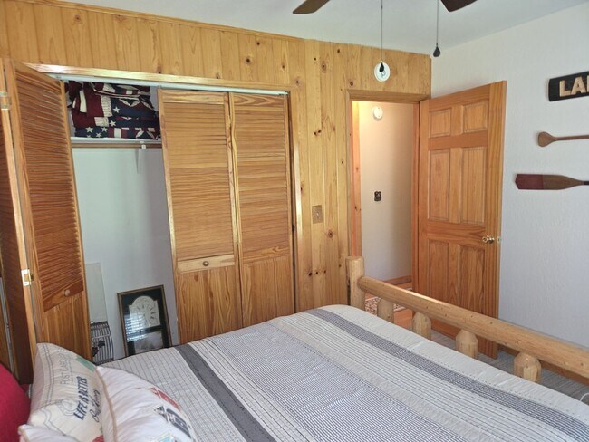 Building Photo - Large mountain home with access to Tahoe K...