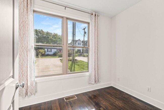Building Photo - East Nashville Rental!