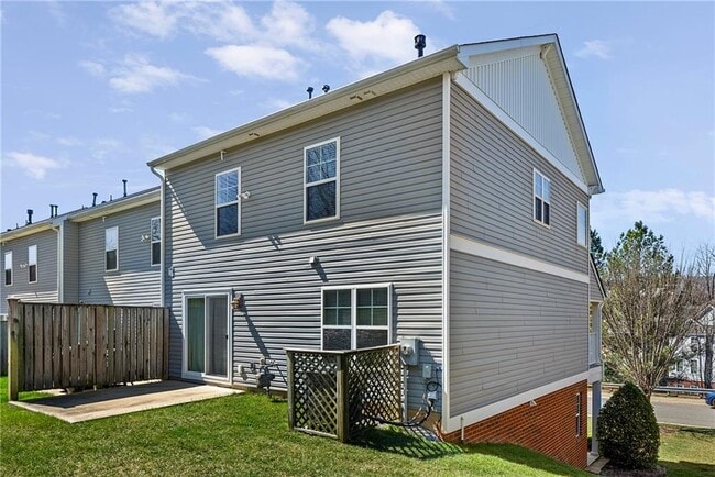 Building Photo - 570 Abbey Village Cir